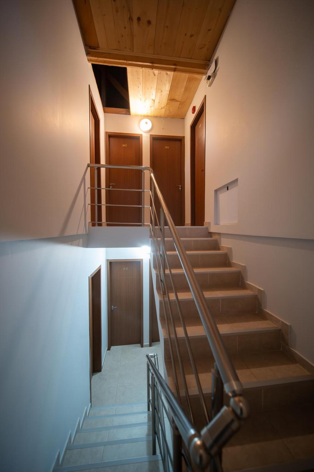 Hotel Khulo Lnn מראה חיצוני תמונה
